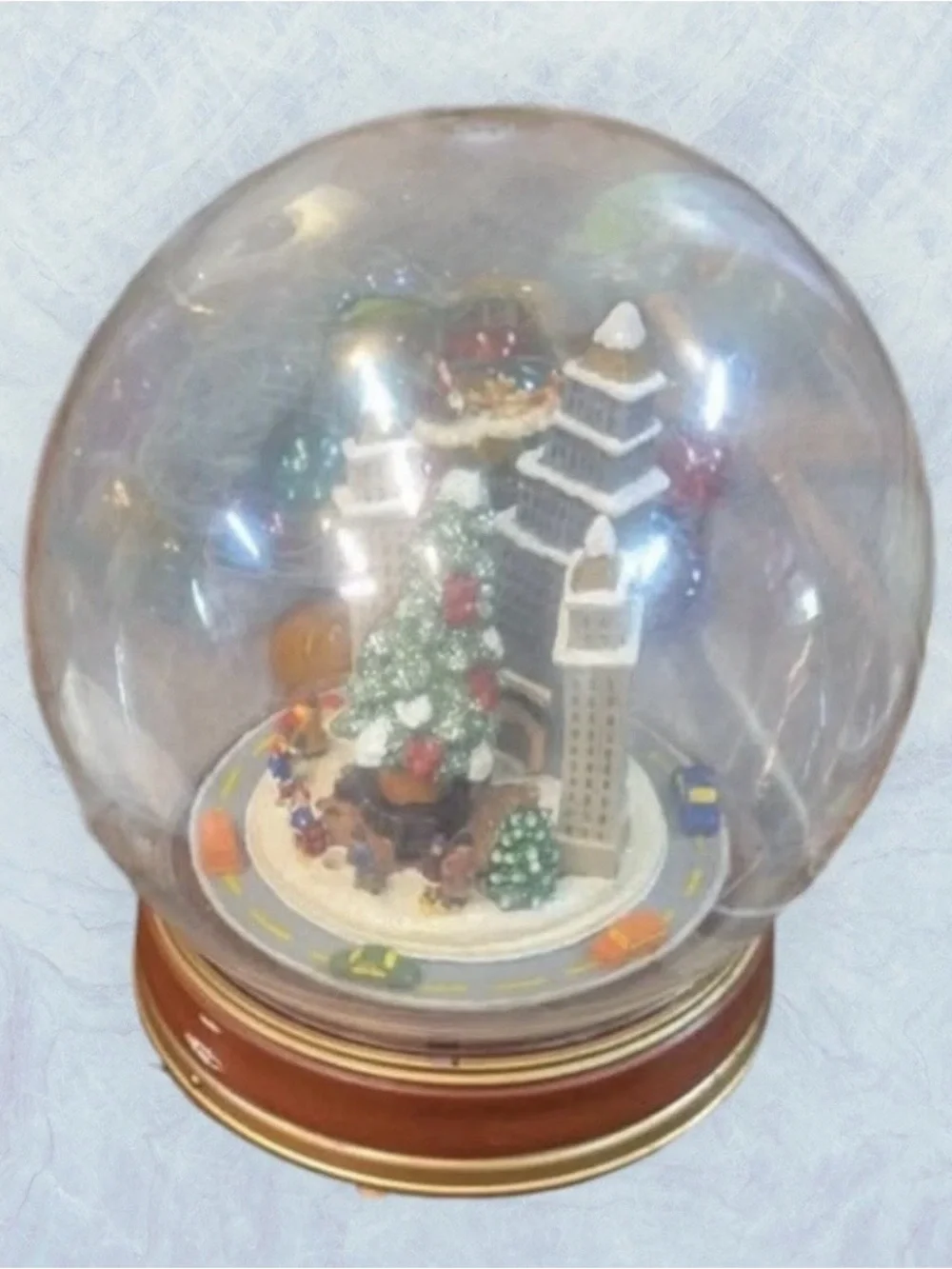 Vintage~Musical Snow Globe~ Christmas in New York~ Plays Music~ Power Cord~ Rare